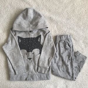 Boy’s zip up wolf sweatshirt and sweatpant set
